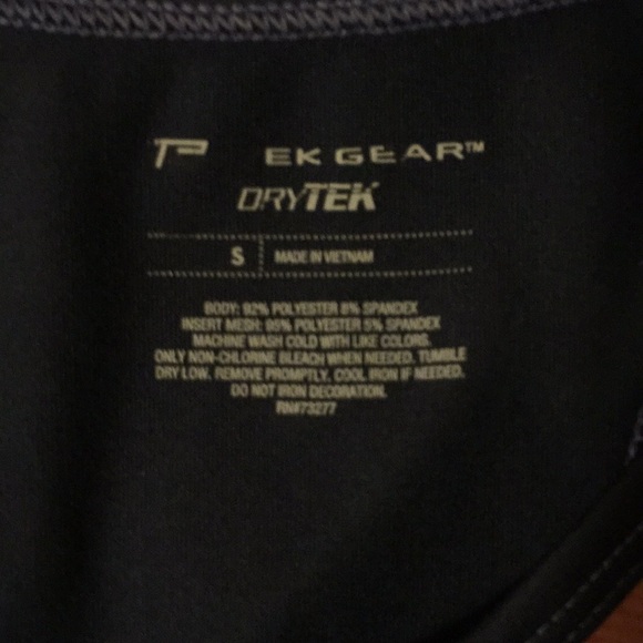 Small drytek athletic tank top - Picture 3 of 3